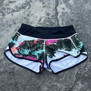 Size 4 lululemon speed up short 2.5”